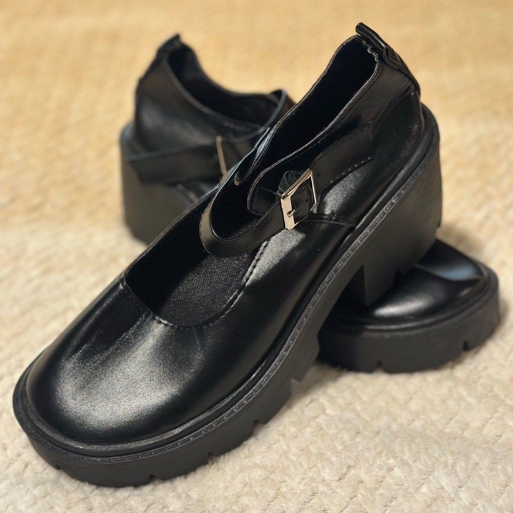 Mary Jane low platform heel buckles